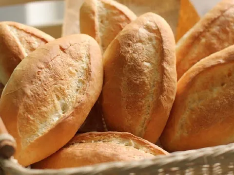 Bánh mì dễ ăn nhưng có hại cho 5 nhóm người này