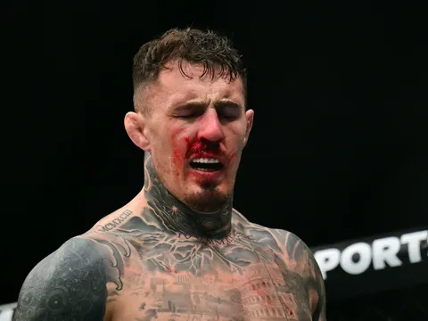 Tom Aspinall và lời chửi thề cay đắng: Cú chọc mắt oan nghiệt từ Ciryl Gane khiến UFC 321 kết thúc trong hỗn loạn