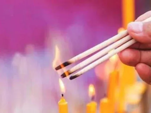Giờ tốt nhất để thắp hương trong ngày là khi nào? Câu trả lời khiến ai cũng phải giật mình!