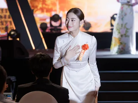Hoa hậu Lương Thuỳ Linh xin lỗi Hương Giang