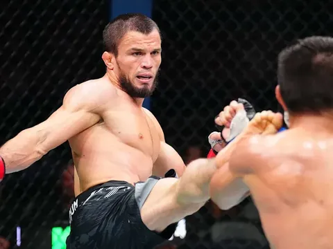 Umar Nurmagomedov chiến thắng nhọc nhằn: Giới chuyên môn hoài nghi về khả năng phục thù Merab Dvalishvili