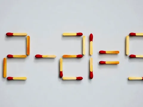 Di chuyển một que diêm để 12-21=9 thành phép tính đúng