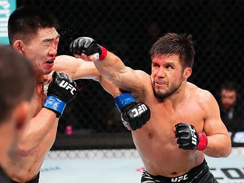 Henry Cejudo kêu gọi trừng phạt thẳng tay hành vi chọc mắt: 'Tôi giờ có một lỗ thủng trong mắt'