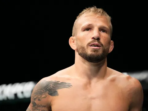 T.J. Dillashaw gây bão: Tom Aspinall 'chọn lối thoát dễ dàng' trước Ciryl Gane?