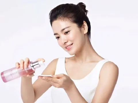 *Nước hoa hồng – bước chăm sóc da tưởng nhỏ nhưng không thể thiếu