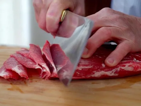 Vì sao thịt thái ngang thớ thì mềm, thái dọc thờ thì dai?