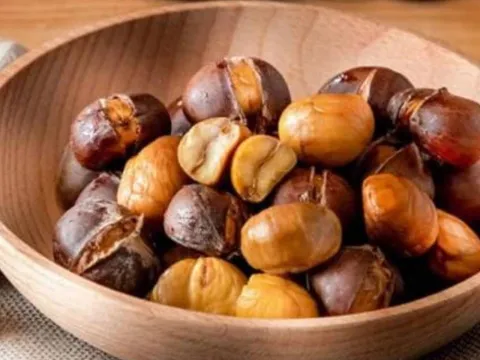 “Vua của trái cây khô” vào mùa: Bổ dưỡng như nhân sâm, giá chỉ hơn 50.000 đồng/kg khiến dân tình săn lùng