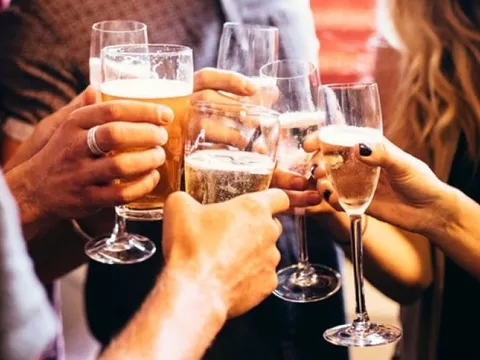 5 loại đồ uống tưởng vô hại nhưng đang âm thầm “hủy hoại” làn da bạn