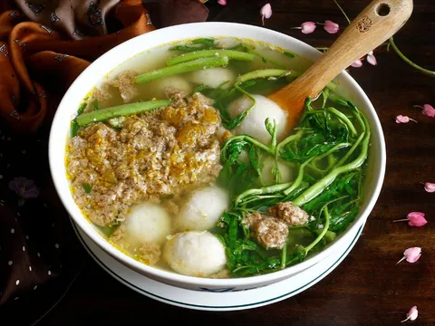 Nghề lạ ở Việt Nam: Loài rau dại mọc bờ mương bỗng thành đặc sản, trồng 1 tháng hái quanh năm, thu tiền triệu