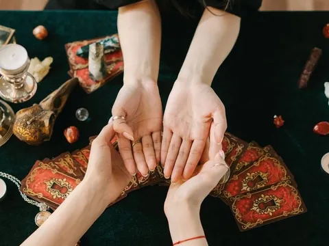 Thử nhìn bàn tay mình xem: Nhìn ngón tay biết ngay bạn thuộc kiểu người nào trong tình yêu và công việc