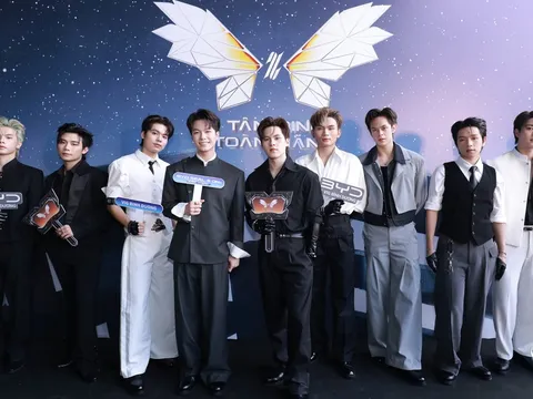 Top 11 "Tân binh toàn năng" khoe giọng hát live nội lực tại fanmeeting, hàng trăm khán giả hú hét