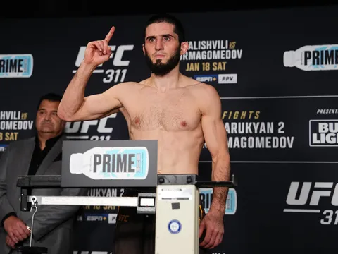 Islam Makhachev: Chỉ đạt 60% phong độ ở hạng nhẹ, phiên bản Welterweight sẽ đáng sợ đến mức nào?