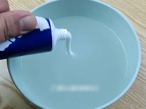 Lợi ích bất ngờ của việc hòa kem đánh răng với nước vo gạo