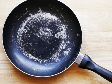 Mẹo khôi phục lớp chống dính của chảo