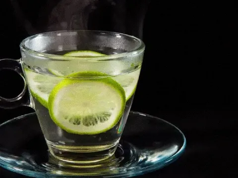 Cách uống nước chanh muối ấm buổi sáng làm sạch ruột, không hại dạ dày 