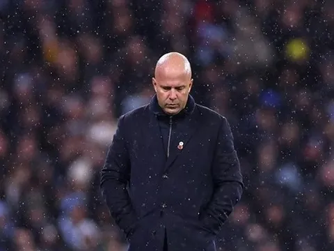 Liverpool thua đậm, Arne Slot nhận lỗi chiến thuật