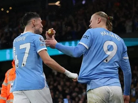 Man City khiến Etihad sống lại với thứ bóng đá đẹp