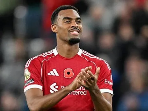 Chuyển nhượng tối 10/11: Barcelona nhắm Gravenberch; Arsenal nhận báo giá Leao