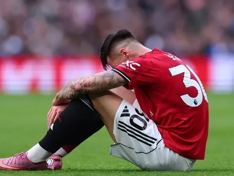 Sesko chấn thương, cơ hội bất ngờ cho 'người thừa' Zirkzee?