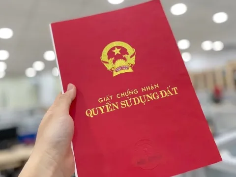 Quy định mới về việc đứng tên sổ đỏ khi đã kết hôn. Trường hợp nào được đứng tên sổ đỏ một mình?