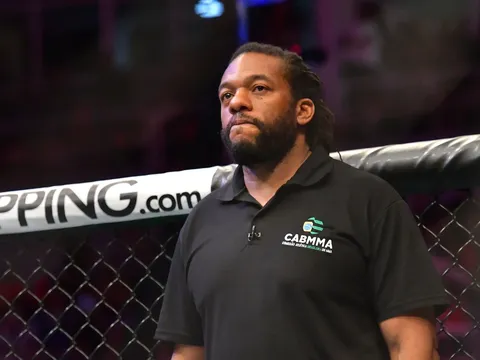 Trọng tài Herb Dean: Đã đến lúc siết chặt luật chọc mắt, Sean Strickland là tấm gương vàng