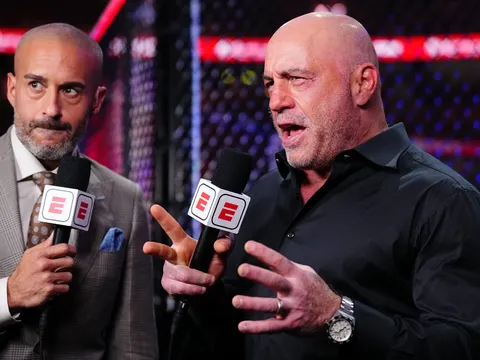 Joe Rogan trở lại, 'bộ ba vàng' bình luận cho đại chiến Makhachev tại UFC 322
