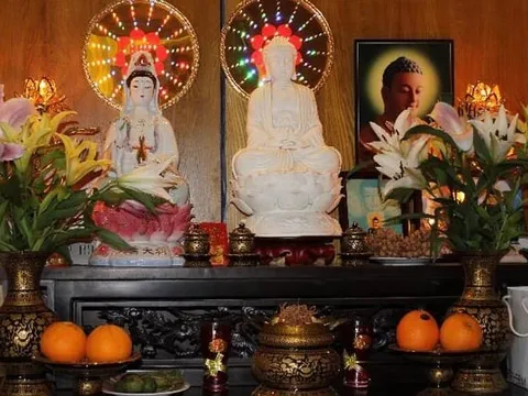 4 vật đặt lên bàn thờ Tiền - Tài về không ngớt