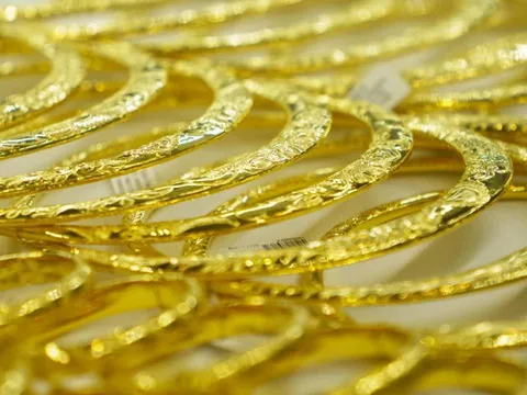 Giá vàng hôm nay 14/11 lao dốc mạnh: Nhà đầu tư ồ ạt chốt lời, thị trường đảo chiều