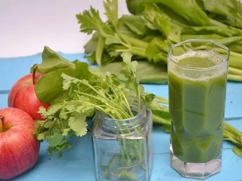 Vò nắm rau này rồi lấy nước uống, đẹp da lại khoẻ người nhanh