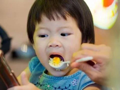 Thối não là gì? 3 dấu hiệu nhận biết con bạn đang 'thối não' nguy hiểm, cha mẹ cần biết để uốn nắn con