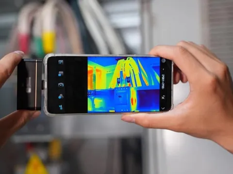 Điện thoại có một nút đặc biệt giúp phát hiện camera ẩn trong nhà nghỉ, khách sạn, nhiều người chưa biết