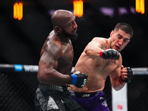 Khoảnh khắc một đấm: Baisangur Susurkaev tung cú knockout 'ngắt điện' tại UFC 322