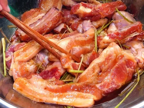 Thả thứ này vào ướp thịt nướng: Thịt mềm tan thơm ngon cực phẩm