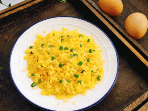 Rang cơm cho trứng hay cho cơm trước? Nhiều người vẫn làm sai khiến món ăn mất ngon, mà kém dinh dưỡng
