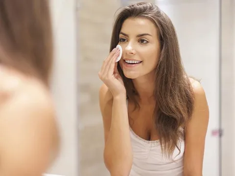 4 thói quen hàng ngày vắt kiệt độ ẩm  và làm da lão hóa sớm mà bạn không ngờ tới