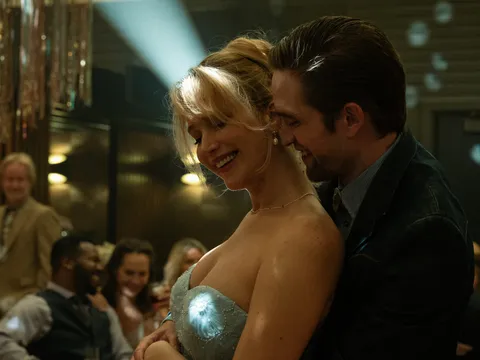 Jennifer Lawrence và Robert Pattinson “quằn” nhau điên cuồng trong “Em sẽ khử anh”