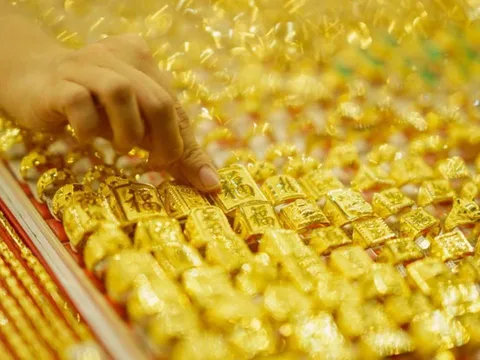 Giá vàng hôm nay 19/11/2025: Vàng thế giới bật tăng mạnh, SJC và vàng nhẫn biến động khó lường