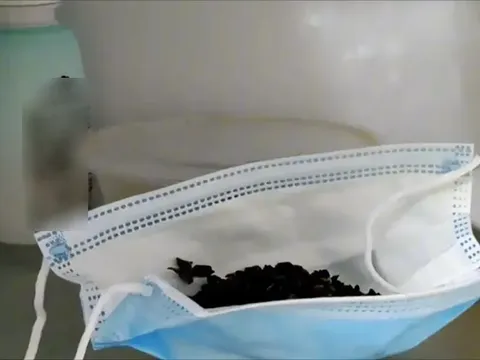 Đặt 1 cục than trong tủ, tưởng phiền hoá ra tác dụng rất quý