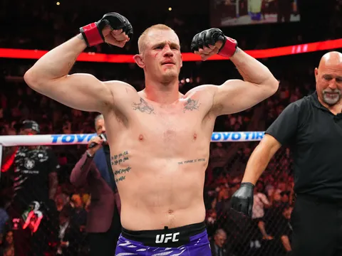 Ian Garry 'dằn mặt' Makhachev: Đấu với tôi, đừng chọn kẻ hết thời không còn đầu gối như Usman