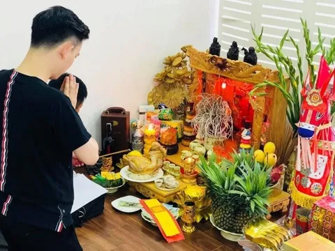 Mùng 1 đầu tháng thắp hương thần Tài cứ nhẩm khấn câu này, thuận Tài phát Lộc