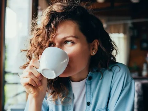 Uống 1 ly cà phê mỗi ngày giúp giảm 16% nguy cơ tử vong do mọi nguyên nhân