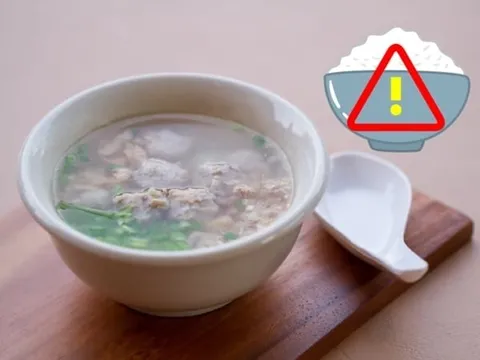 Có nên ăn cơm cùng nước canh không?