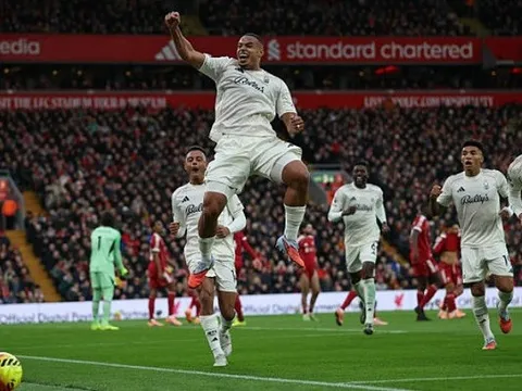 Forest vượt lên nhờ bàn thắng Murillo giữa tranh cãi VAR