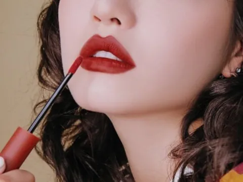 5 bước thoa son kiểu Hàn giúp đôi môi đầy đặn và gương mặt tươi trẻ hơn