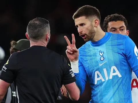 Vicario nghi ngờ bàn thắng của Eze trong trận Arsenal - Tottenham