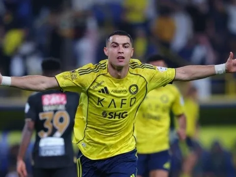 Ronaldo lại khiến thế giới cúi đầu trước đẳng cấp