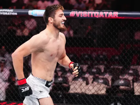 Màn ra mắt UFC đi vào lịch sử: Yakhyaev chỉ mất 33 giây để lập kỷ lục submission mới