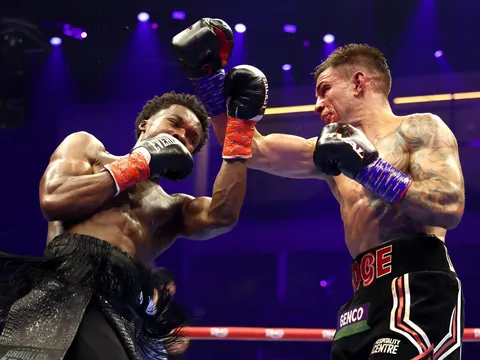 Abdullah Mason đăng quang WBO sau 'cuộc chiến' nảy lửa với Sam Noakes