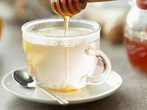 Điều gì sẽ xảy ra nếu bạn thường xuyên uống nước mật ong ấm trước khi ngủ?