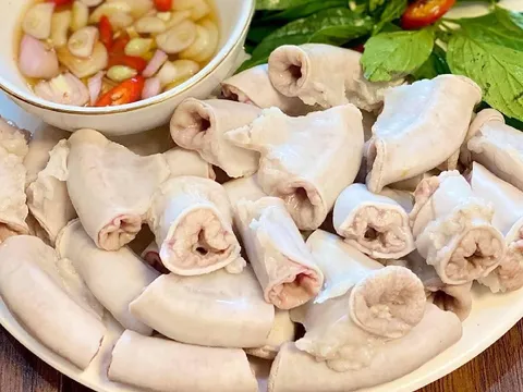 Luộc lòng lợn thêm loại gia vị này, miếng lòng giòn sần sật, trắng phau, không bị hôi